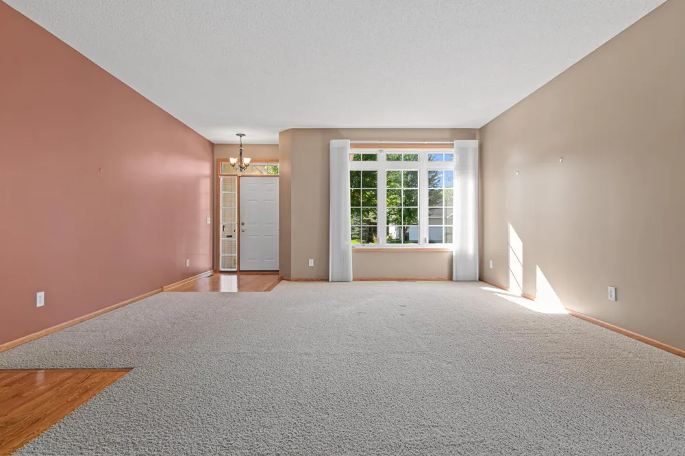 19132 Inndale Drive Lakeville, MN 55044