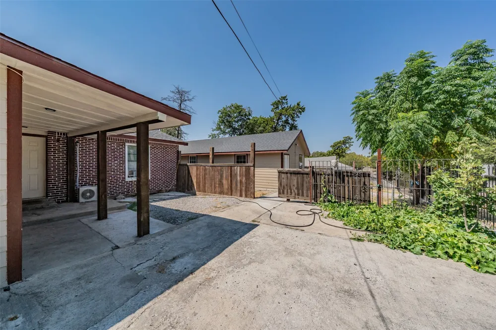 1603 Whitaker Avenue Dallas, TX 75216