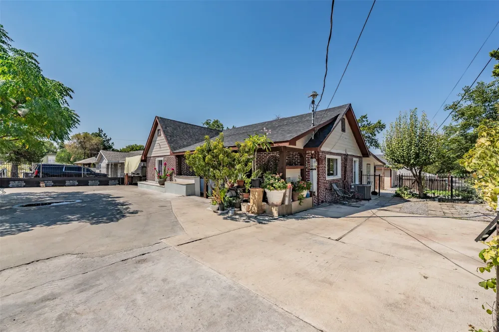 1603 Whitaker Avenue Dallas, TX 75216