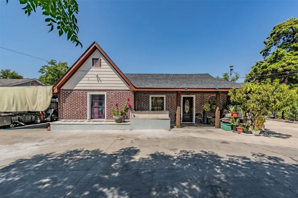 1603 Whitaker Avenue Dallas, TX 75216