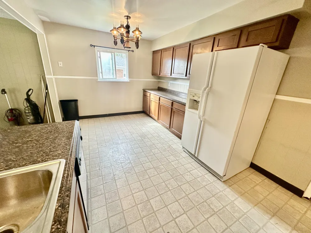 33829 Yuma Street Westland City, MI 48185