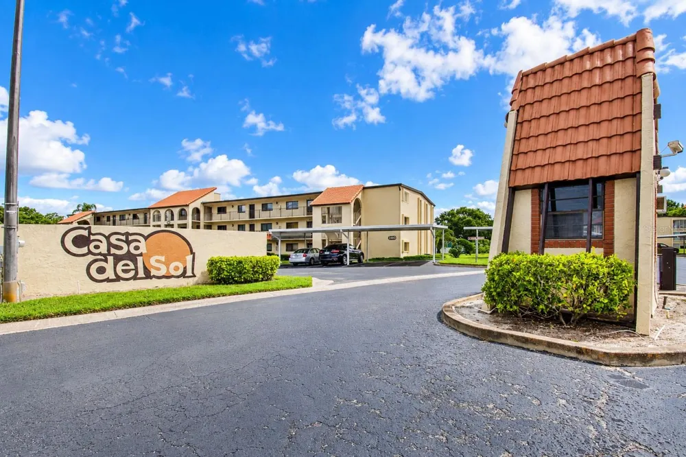 2440 WINDING CREEK BOULEVARD #307 Clearwater, FL 33761