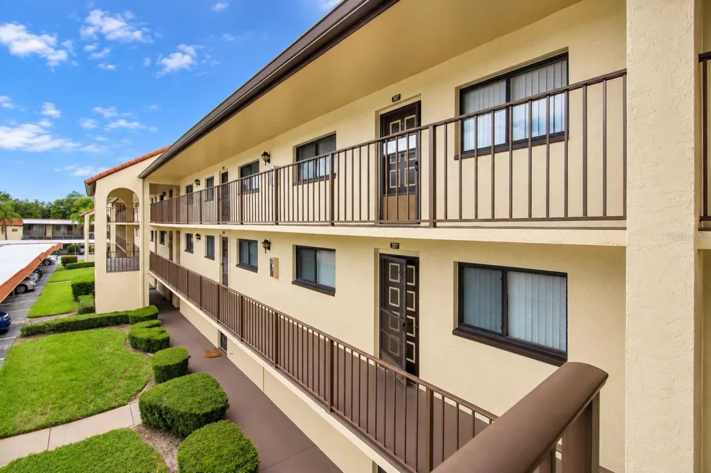 2440 WINDING CREEK BOULEVARD #307 Clearwater, FL 33761