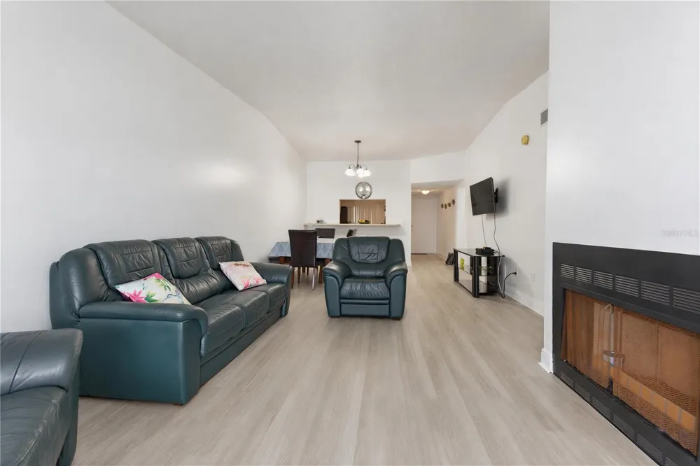 2440 WINDING CREEK BOULEVARD #307 Clearwater, FL 33761