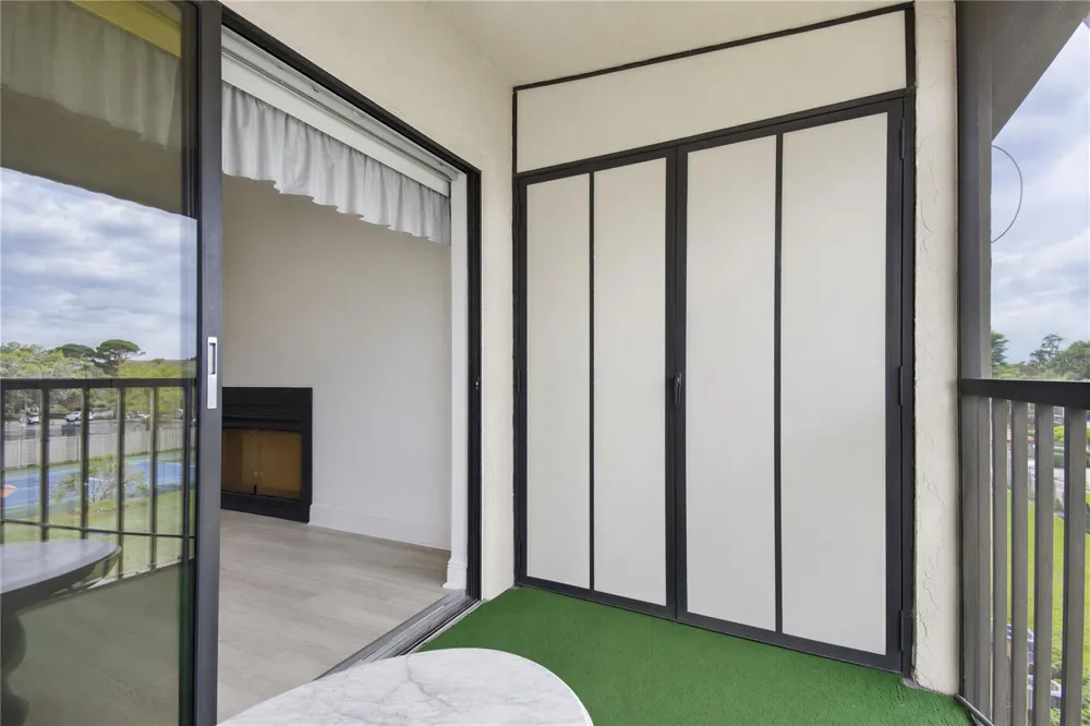 2440 WINDING CREEK BOULEVARD #307 Clearwater, FL 33761