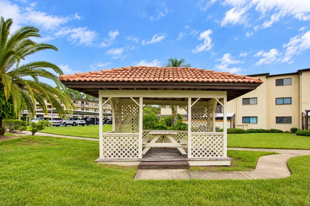 2440 WINDING CREEK BOULEVARD #307 Clearwater, FL 33761