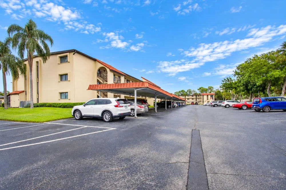 2440 WINDING CREEK BOULEVARD #307 Clearwater, FL 33761