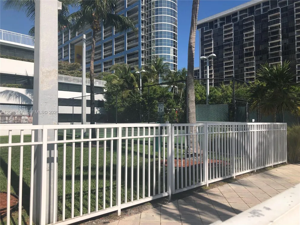 2101 Brickell Ave #2703 Miami, FL 33129