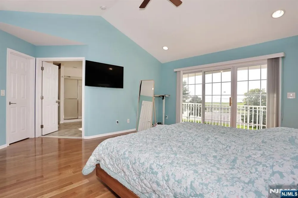70 Shore Drive 22 South Amboy, NJ 08879