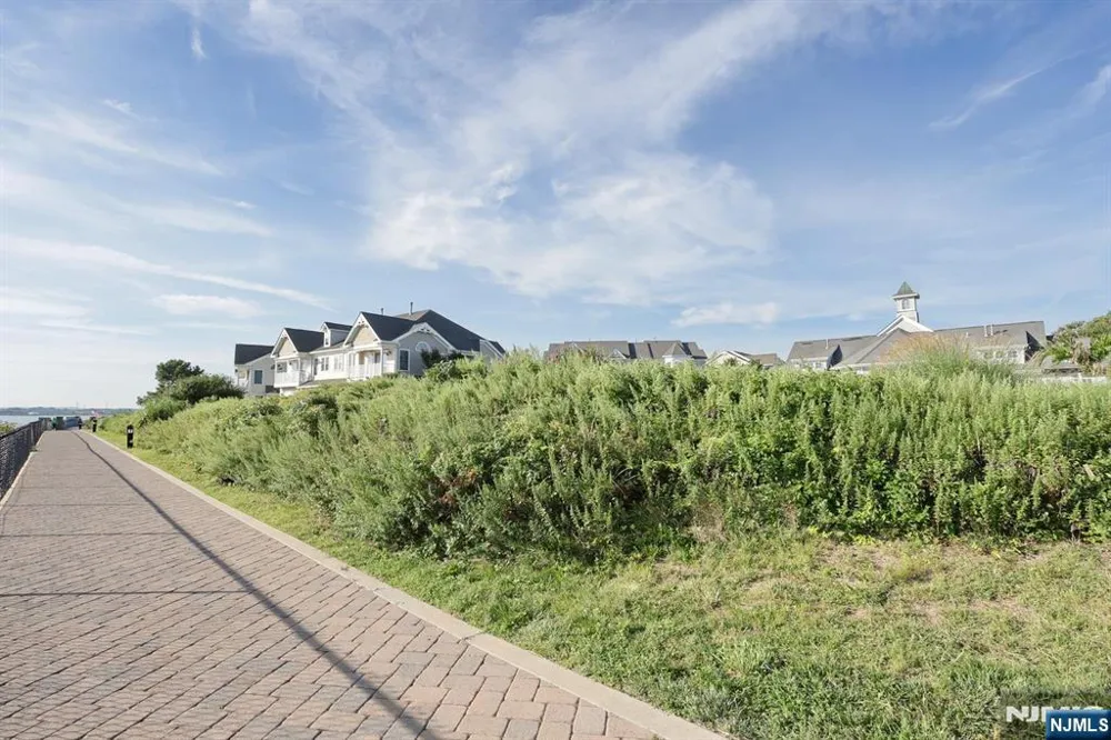 70 Shore Drive 22 South Amboy, NJ 08879
