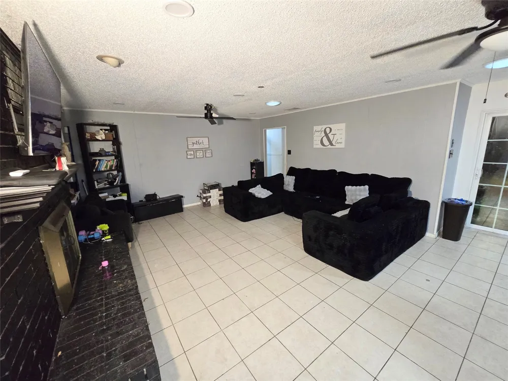 113 S Valley Street Red Oak, TX 75154