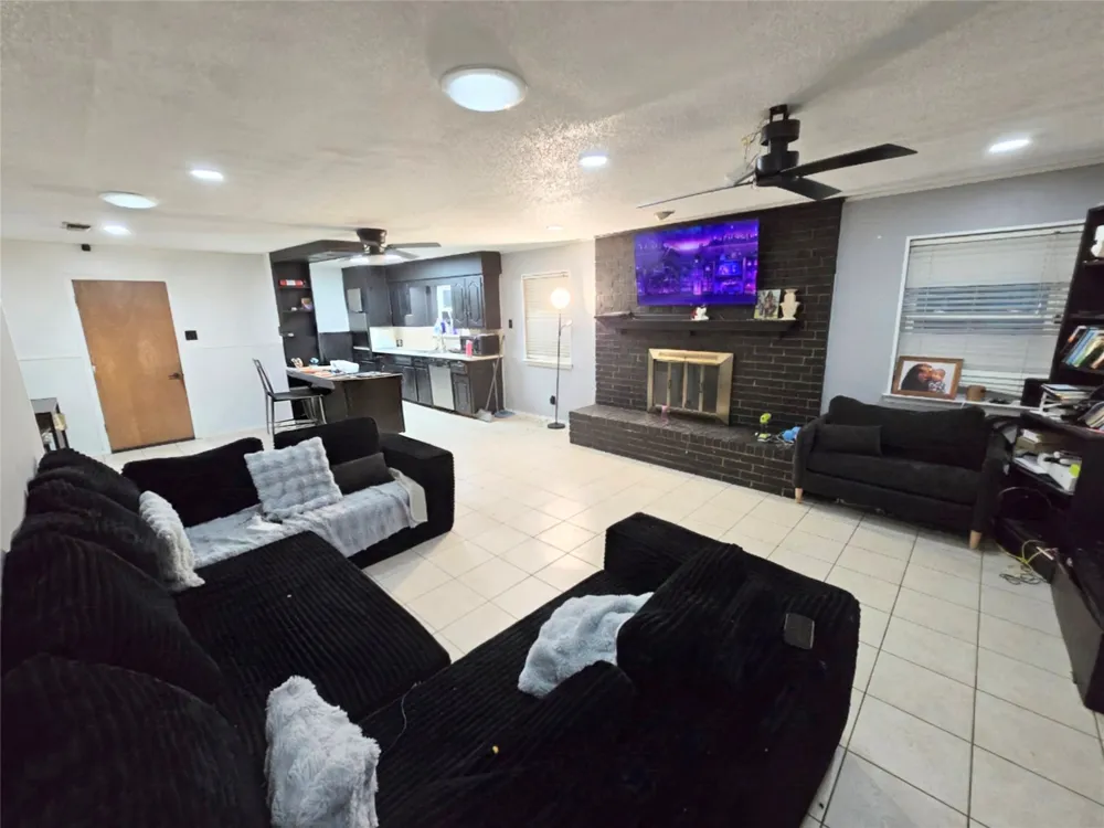 113 S Valley Street Red Oak, TX 75154