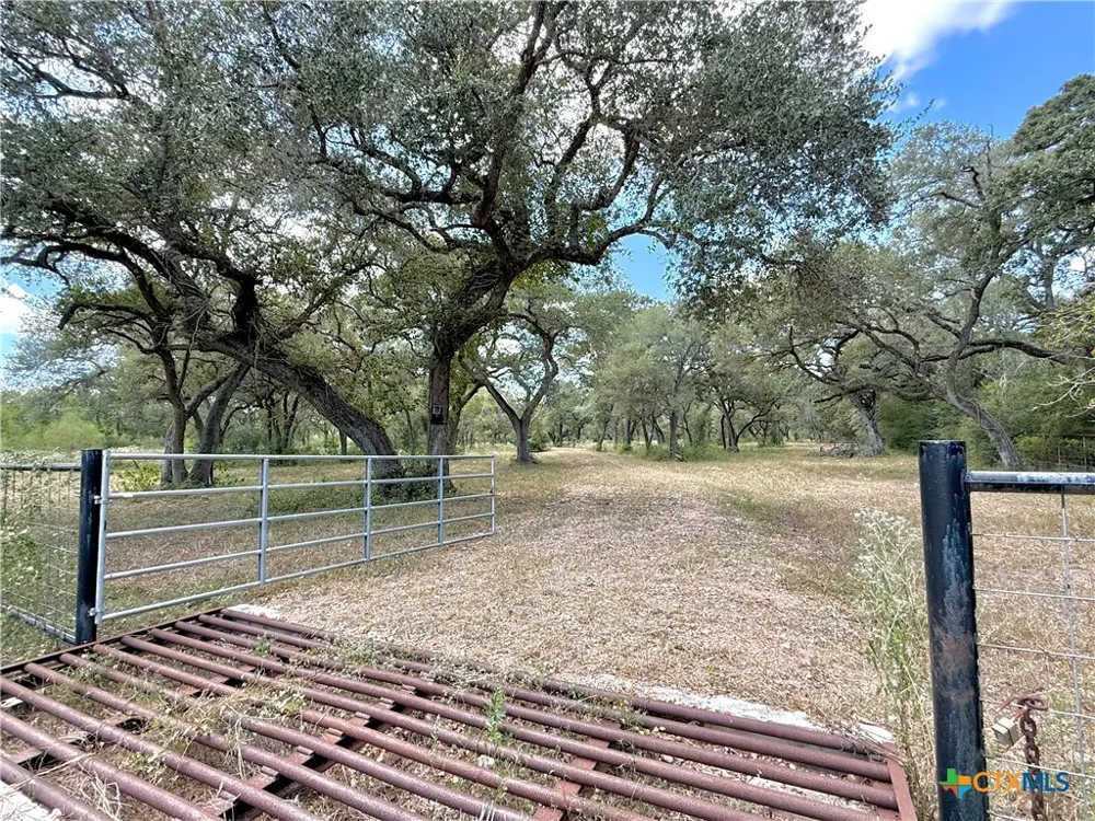 4668 Old Hwy Rd Inez, TX 77968