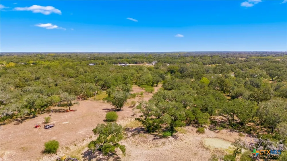 4668 Old Hwy Rd Inez, TX 77968