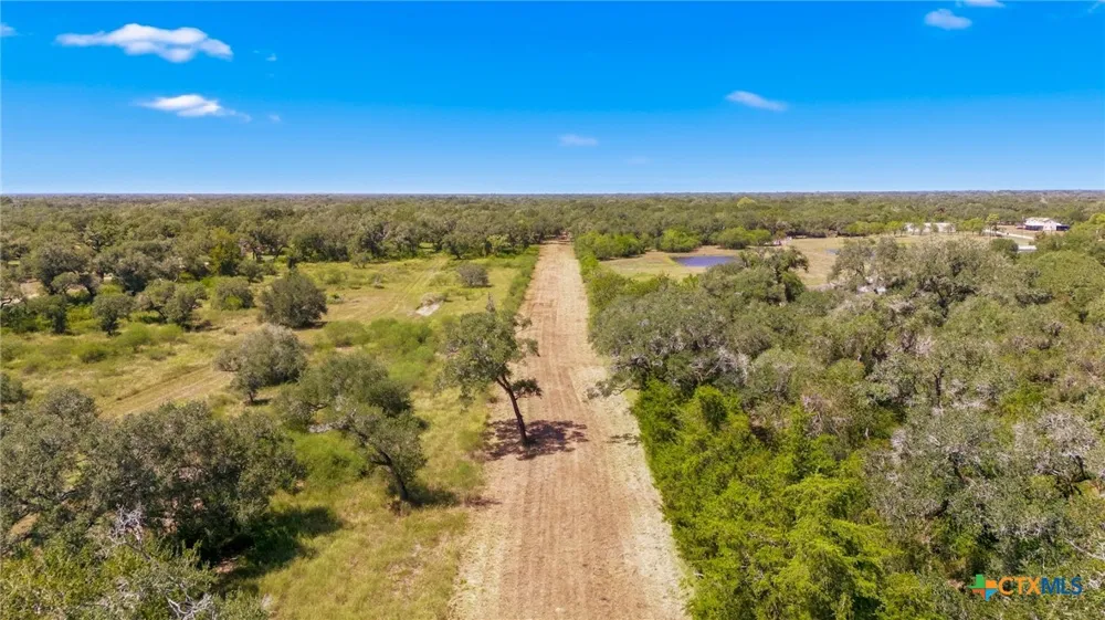 4668 Old Hwy Rd Inez, TX 77968