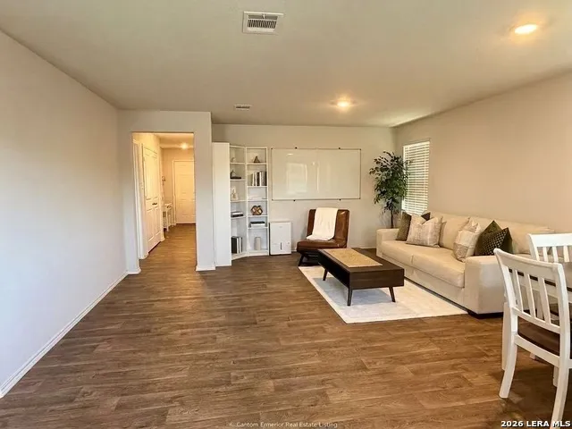 6631 Whisper Pond San Antonio, TX 78252