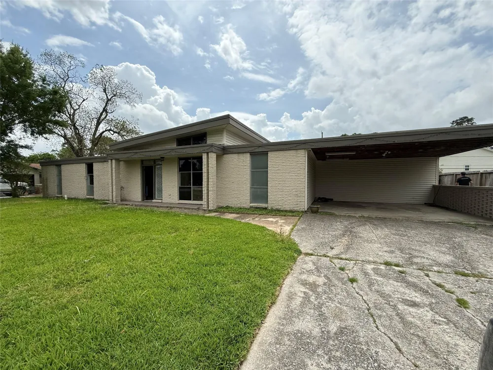 627 Baywood Street La Porte, TX 77571