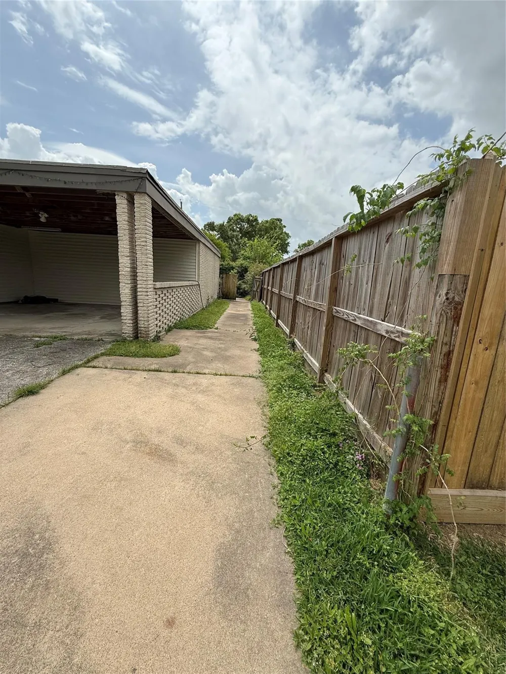 627 Baywood Street La Porte, TX 77571