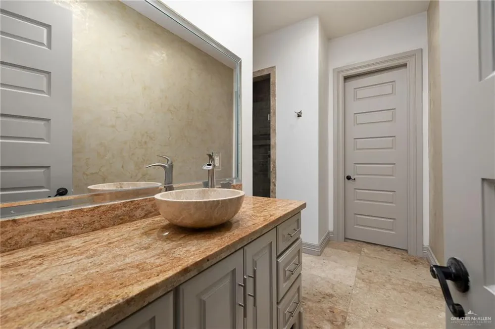 1205 Travis Street Mission, TX 78572