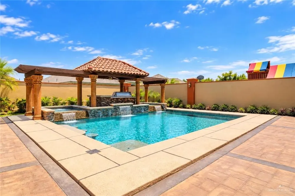 1205 Travis Street Mission, TX 78572