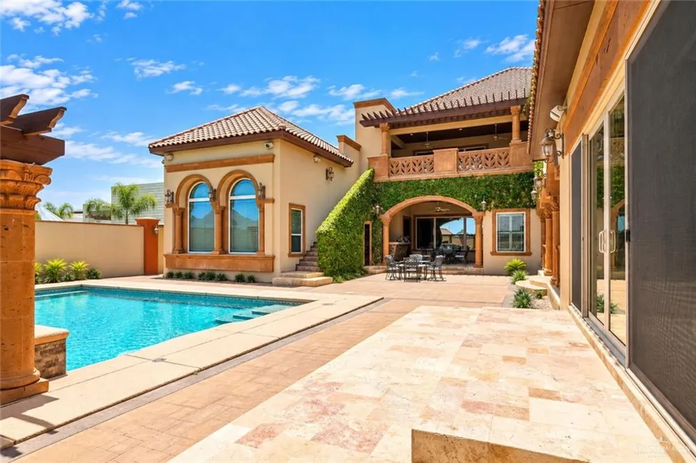 1205 Travis Street Mission, TX 78572