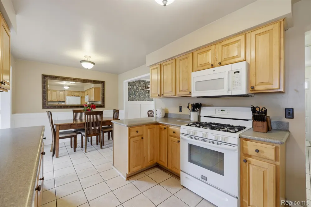 41764 Tetley Drive Sterling Heights City, MI 48313