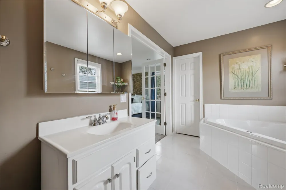 41764 Tetley Drive Sterling Heights City, MI 48313