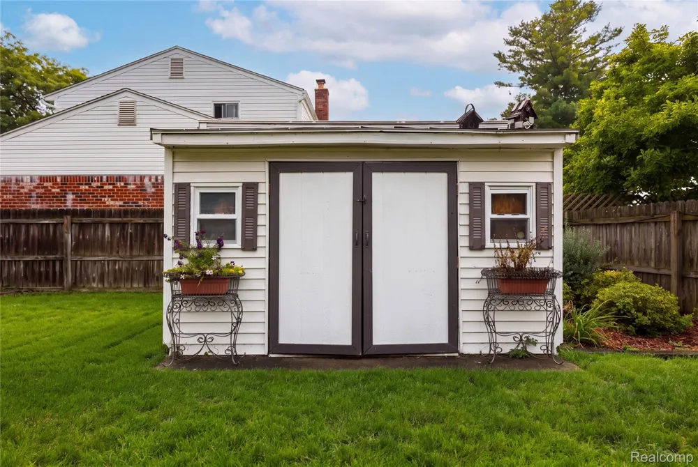 41764 Tetley Drive Sterling Heights City, MI 48313