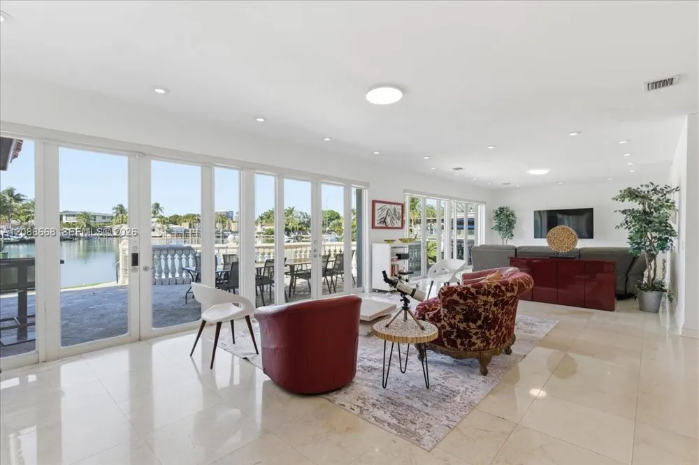 1249 Biscaya Dr #1249 Surfside, FL 33154