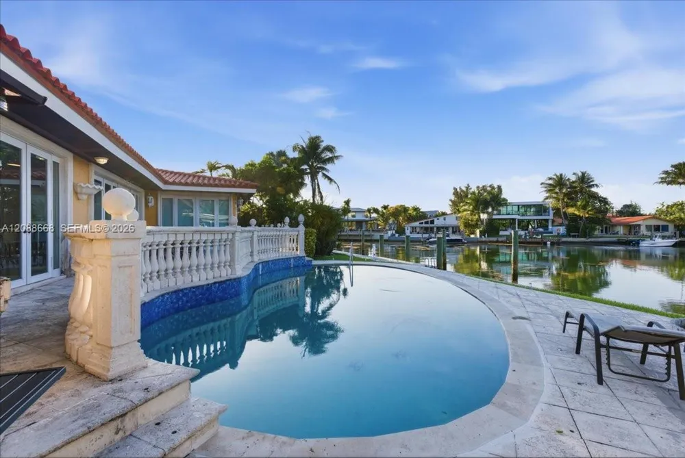 1249 Biscaya Dr #1249 Surfside, FL 33154