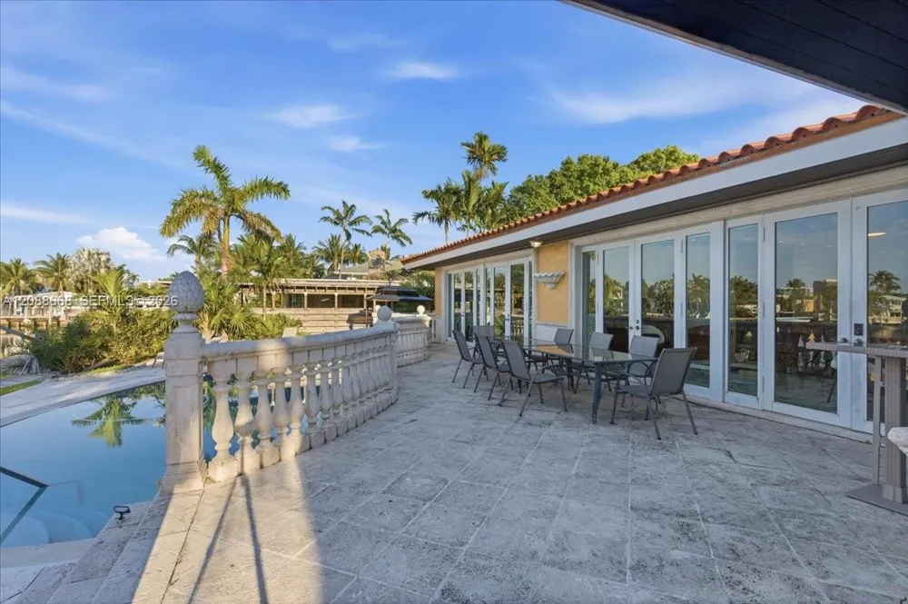1249 Biscaya Dr #1249 Surfside, FL 33154