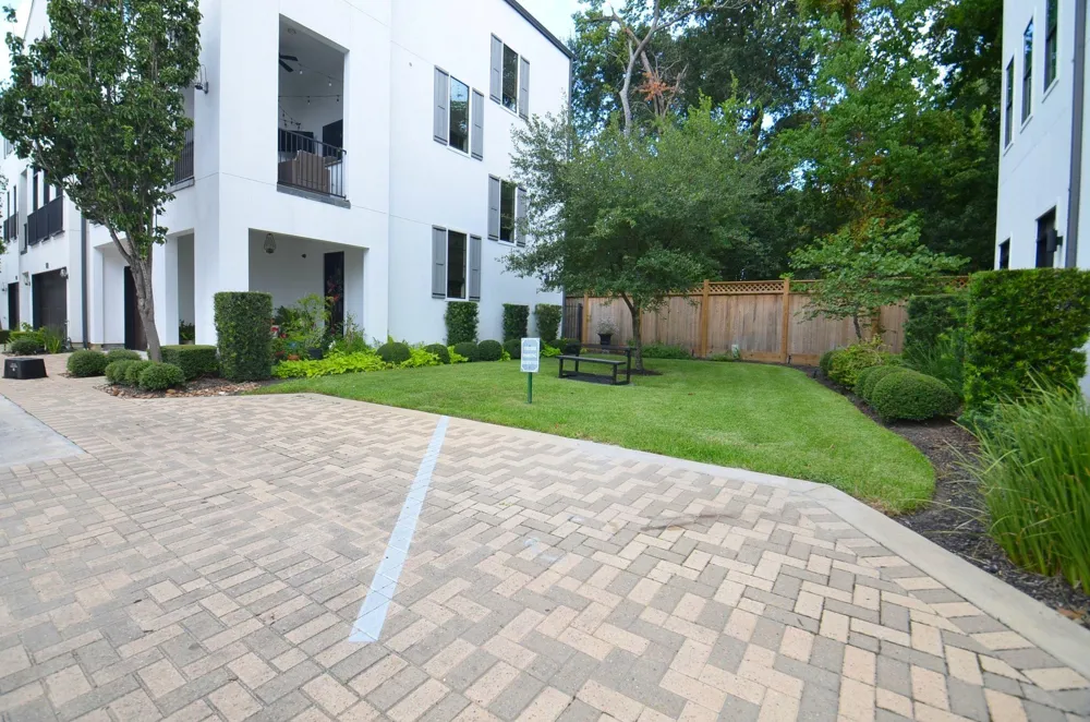 11027 Jardin Des Circle Houston, TX 77043