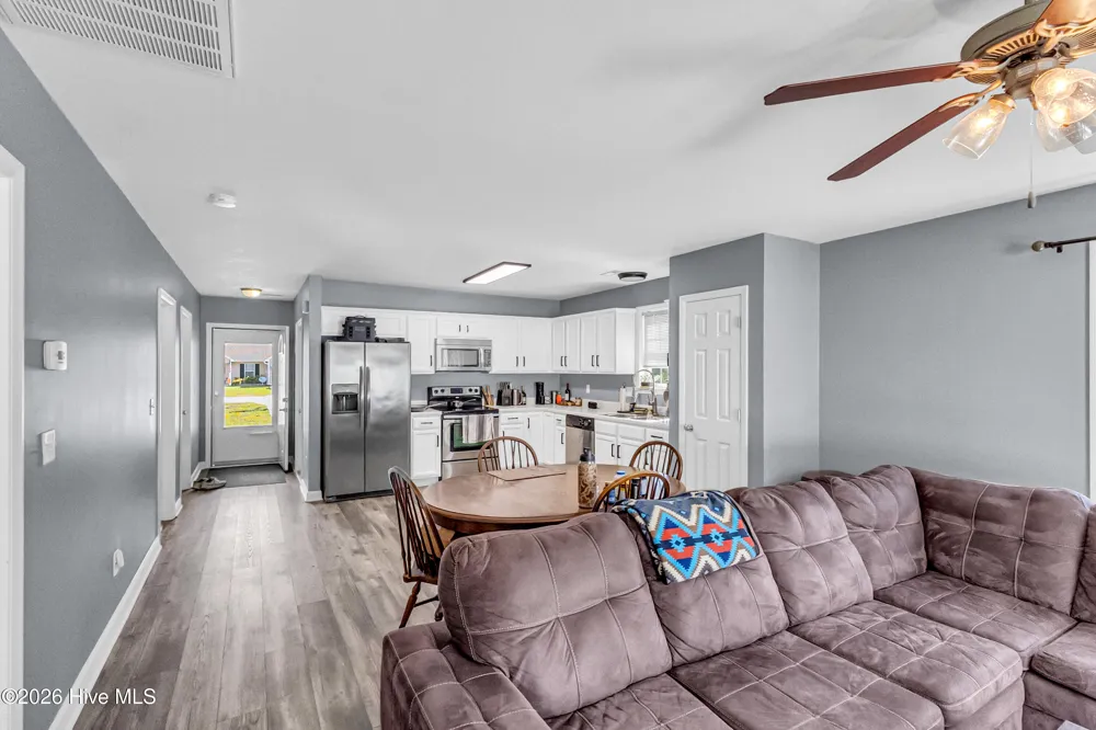 196 Pine Hollow Road Holly Ridge, NC 28445