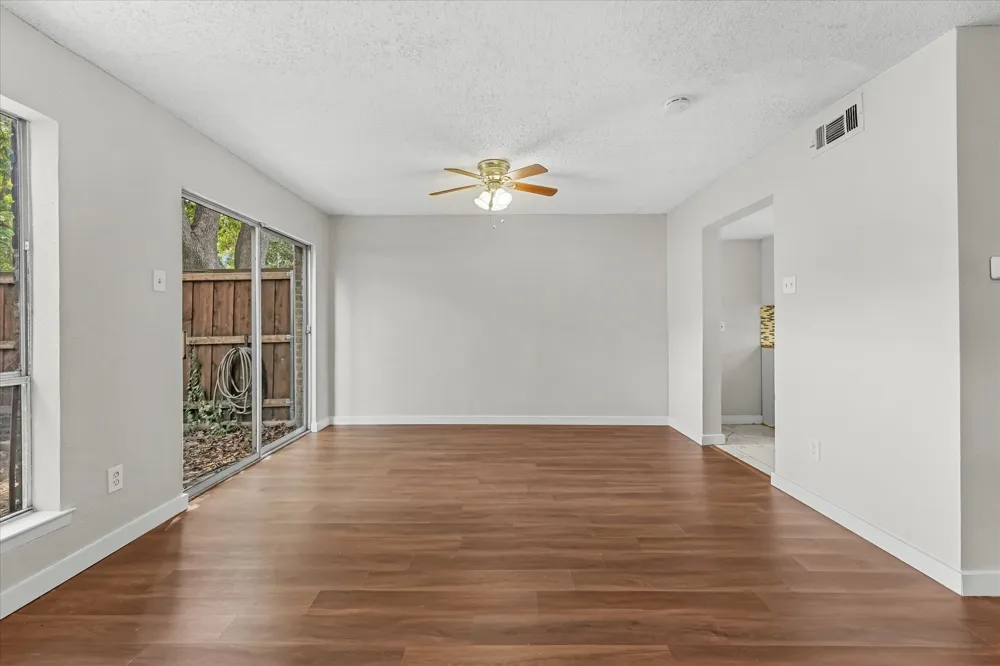 3022 East Park Drive Garland, TX 75044