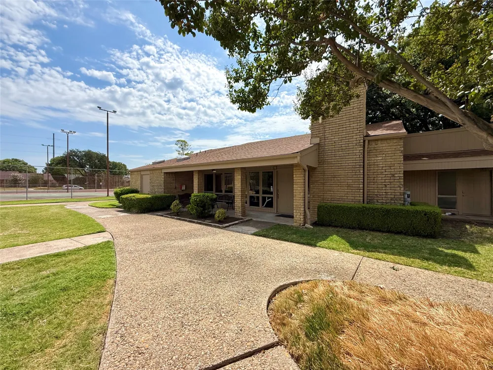 3022 East Park Drive Garland, TX 75044