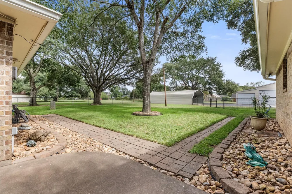 3503 Quail Circle Sealy, TX 77474