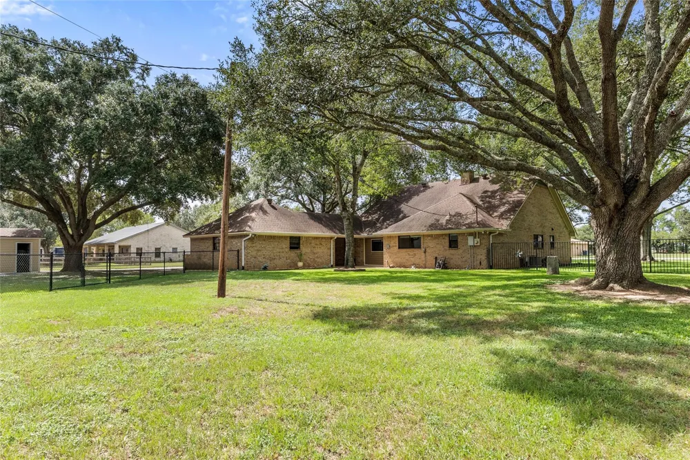 3503 Quail Circle Sealy, TX 77474