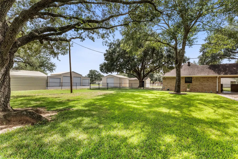 3503 Quail Circle Sealy, TX 77474