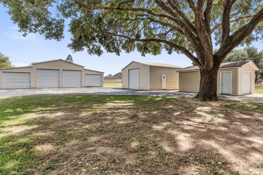 3503 Quail Circle Sealy, TX 77474
