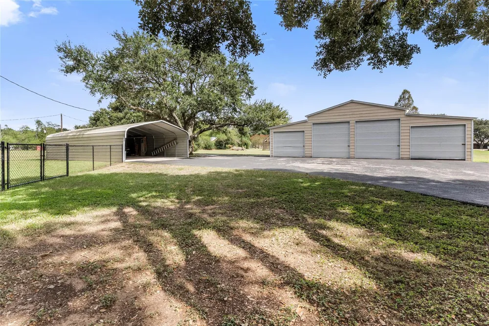 3503 Quail Circle Sealy, TX 77474