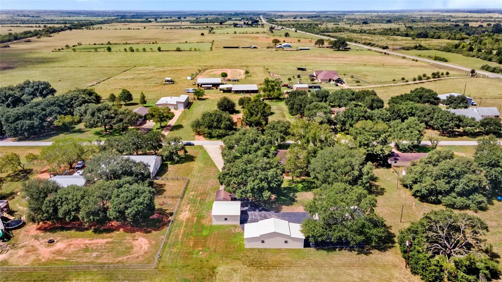3503 Quail Circle Sealy, TX 77474