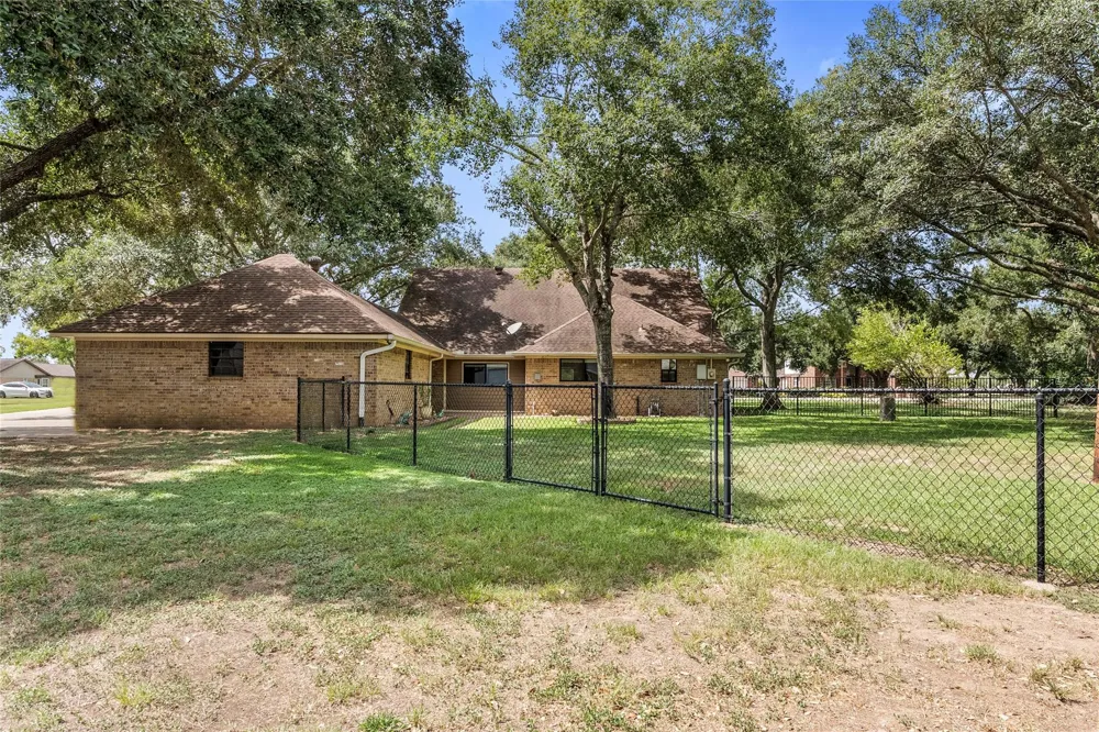 3503 Quail Circle Sealy, TX 77474