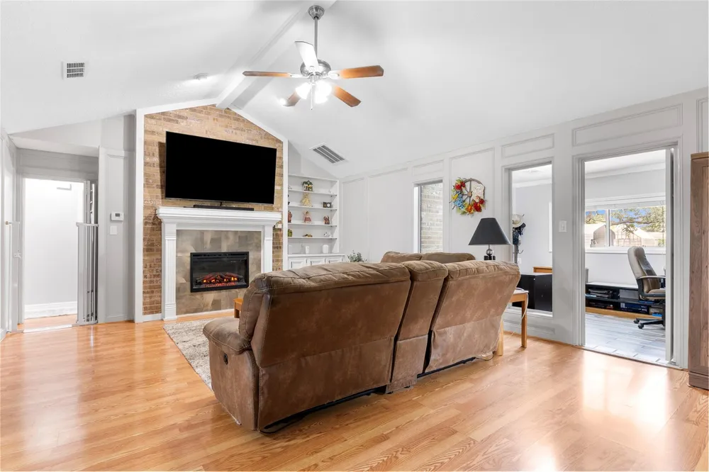 3503 Quail Circle Sealy, TX 77474