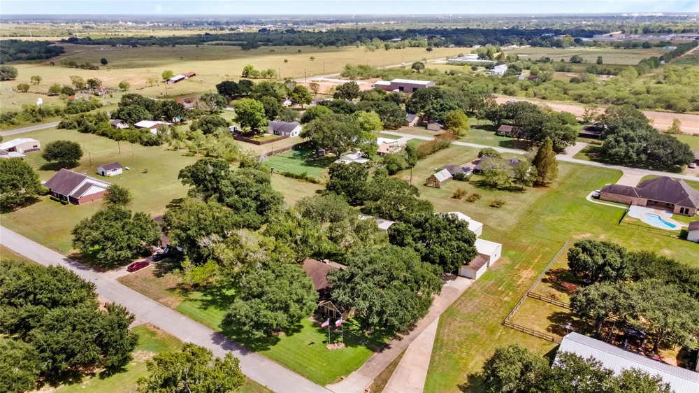 3503 Quail Circle Sealy, TX 77474