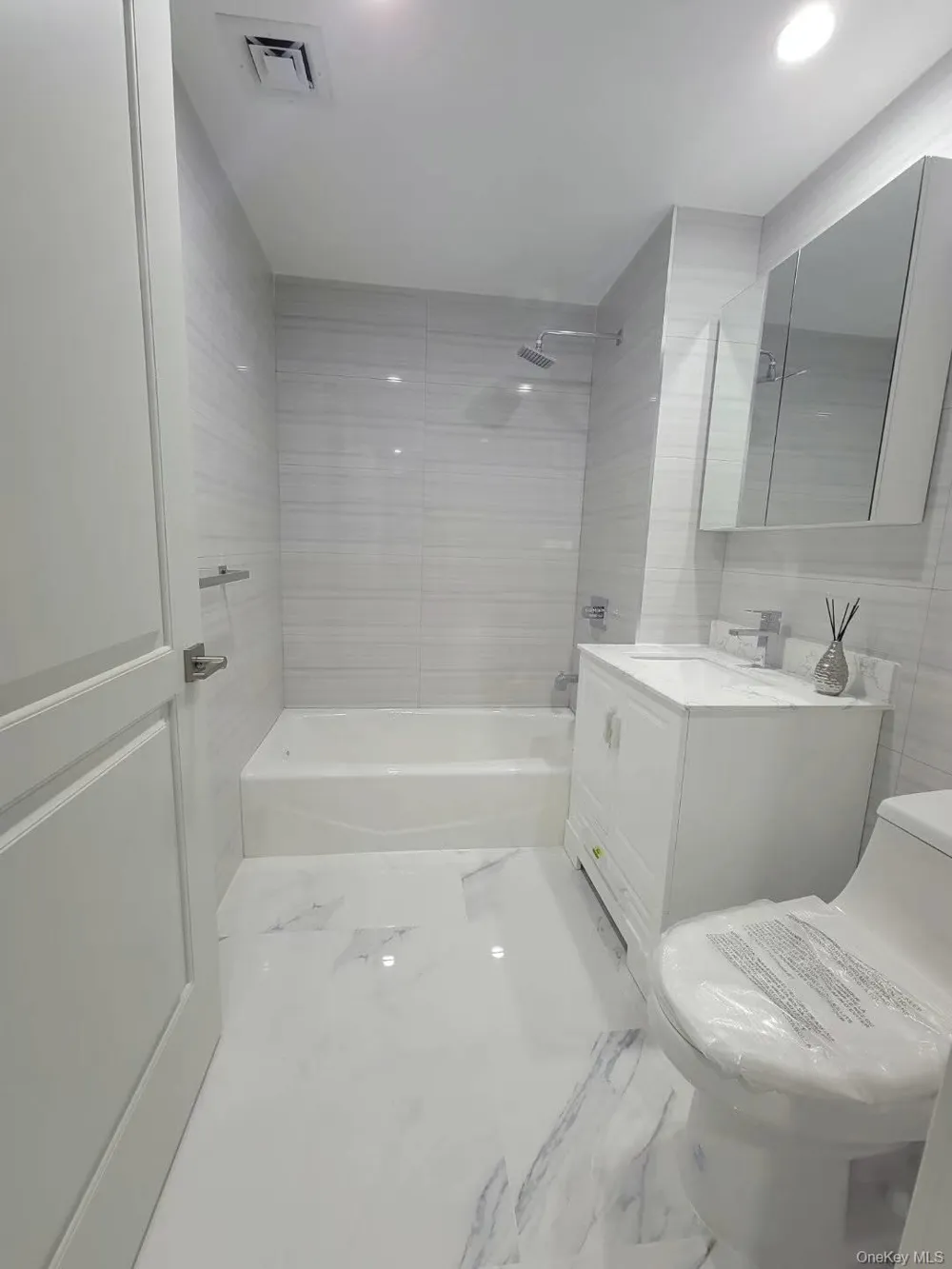41-62 Bowne Street #12H Flushing, NY 11355