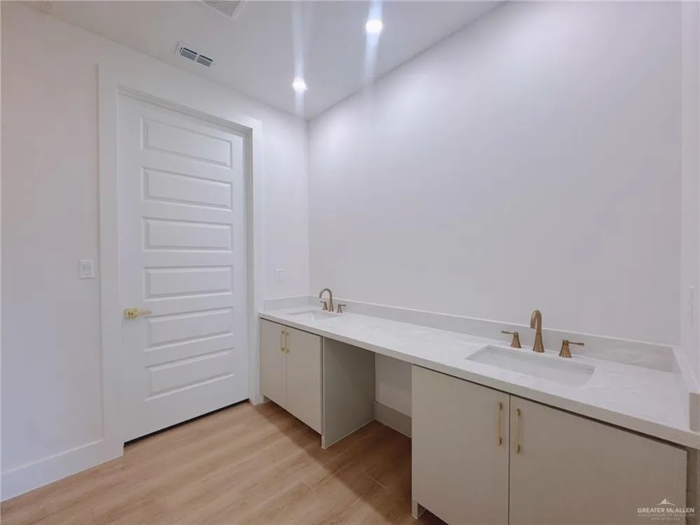3825 W Zimmerius Avenue McAllen, TX 78504
