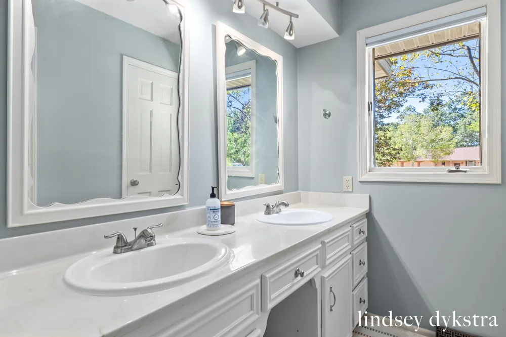 7395 Whispering Ridge Street SE Grand Rapids, MI 49546