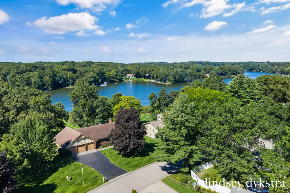 7395 Whispering Ridge Street SE Grand Rapids, MI 49546