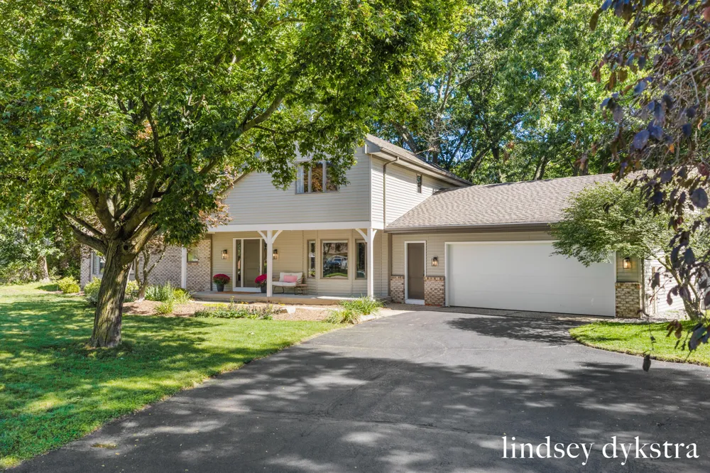 7395 Whispering Ridge Street SE Grand Rapids, MI 49546