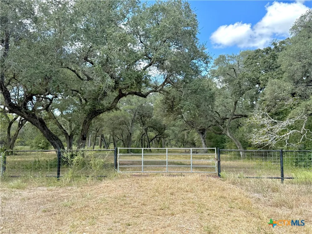 4668 Old Hwy Rd Inez, TX 77968